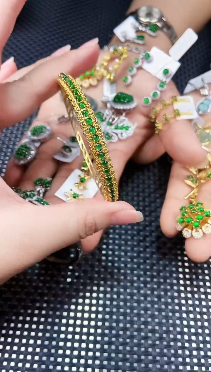 【闪购商品】翡翠手镯未镶嵌11111111