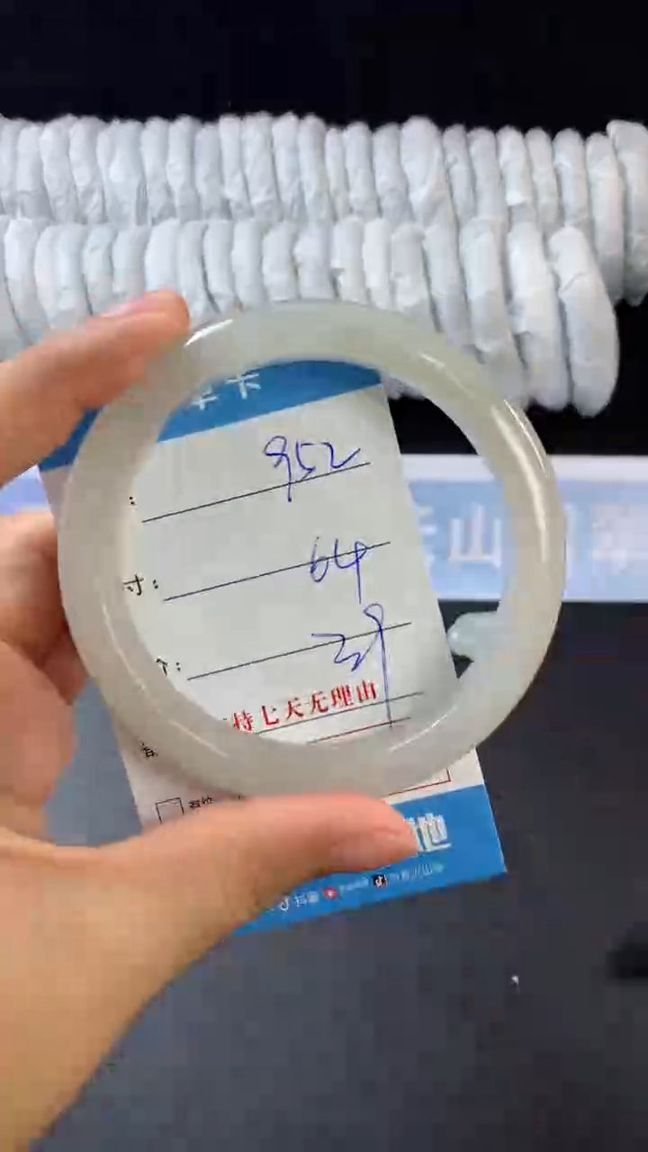 【闪购商品】石英质玉手镯未镶嵌C952