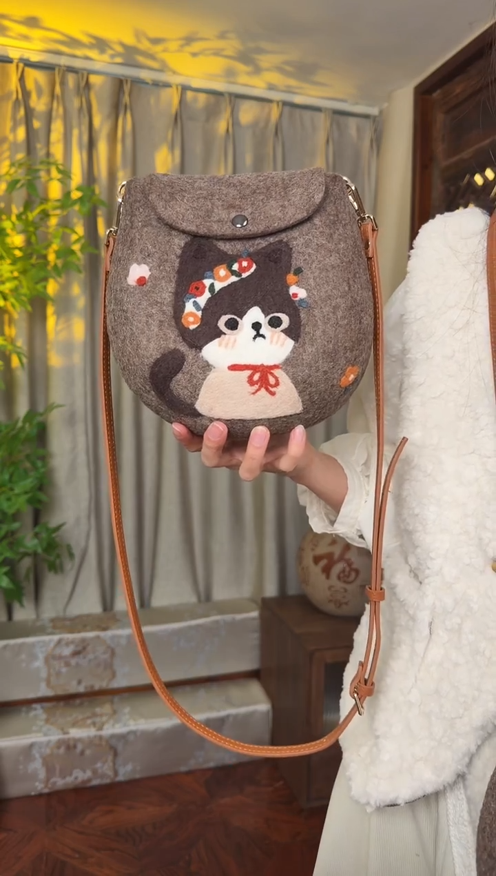 羊毛非遗羊毛毡包 蛋蛋包花环猫咪