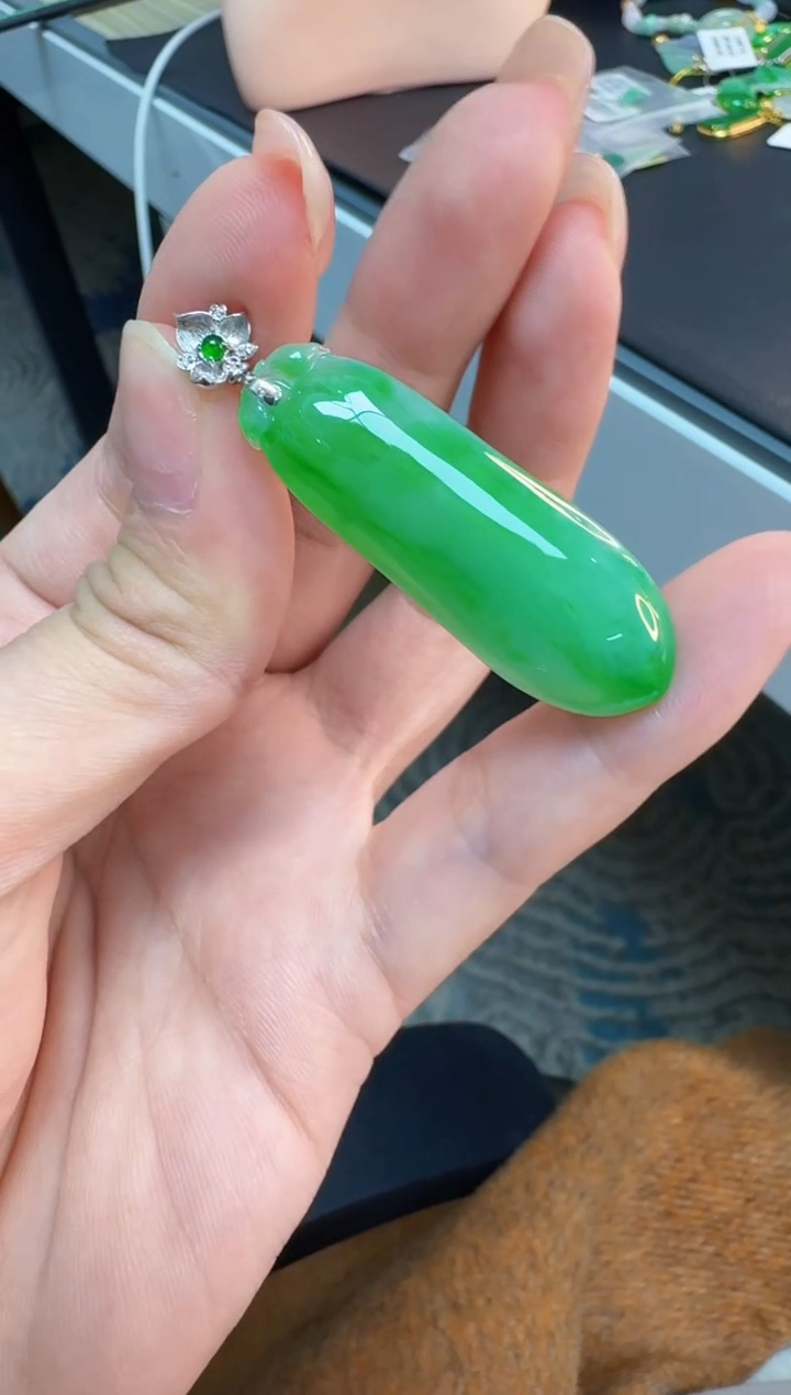 【闪购商品】翡翠18K金镶嵌颈饰缅甸翡翠A货挂件