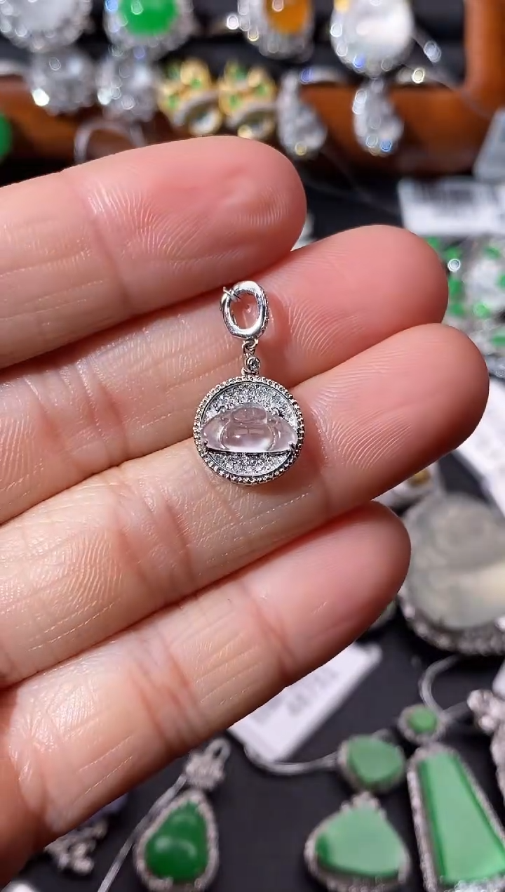 【闪购商品】翡翠颈饰18K金镶嵌吊坠