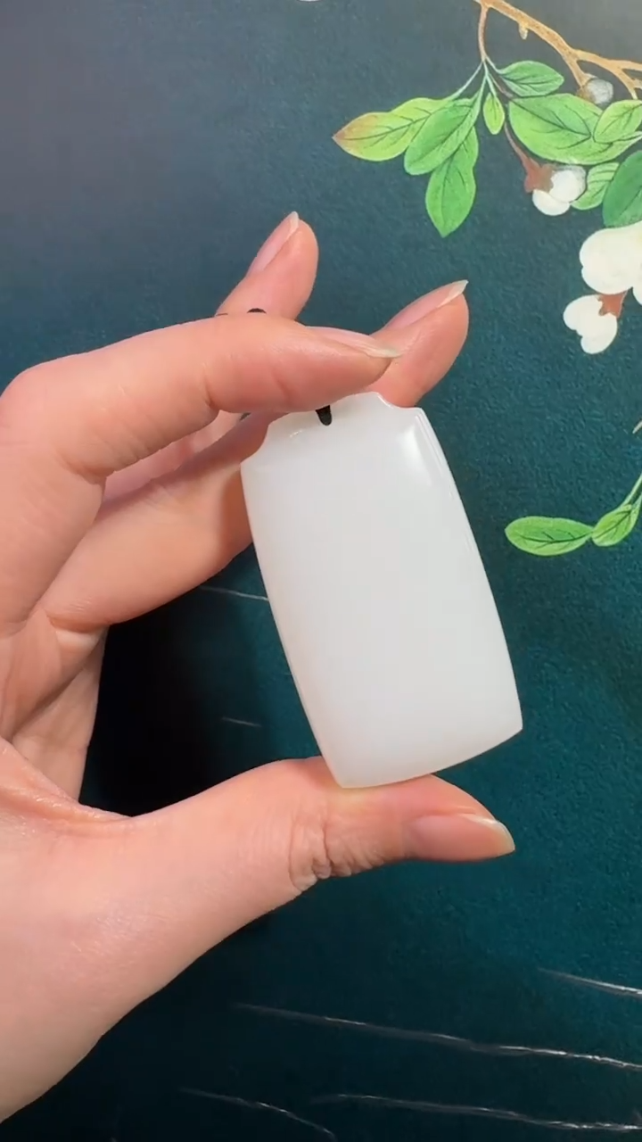 颈饰未镶嵌和田玉吊坠