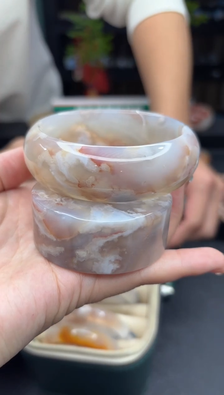 【闪购商品】石英质玉手镯未镶嵌261（64圈赠送镯心）