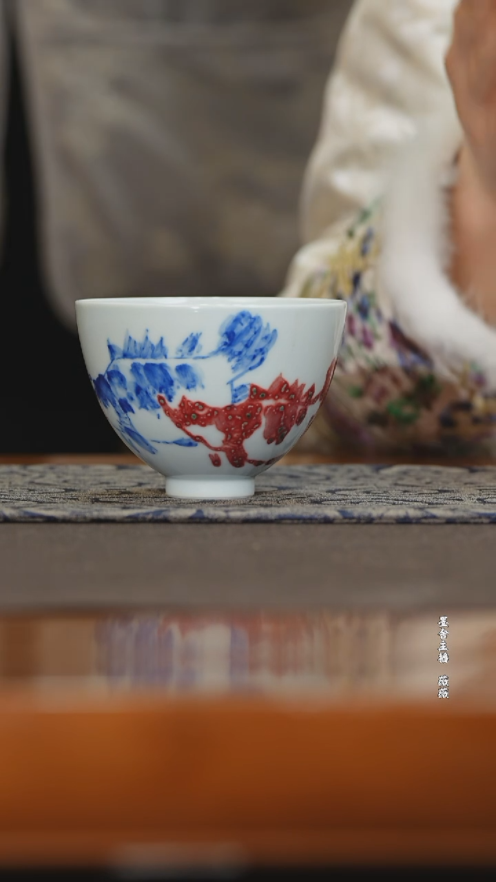 【闪购商品】皇窑黄云鹏亲工青花釉里红鳜鱼鸡心杯