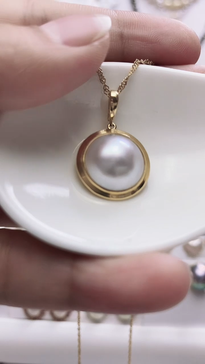 【闪购商品】拼合珍珠（马贝珠）颈饰18K金镶嵌海水马贝吊坠