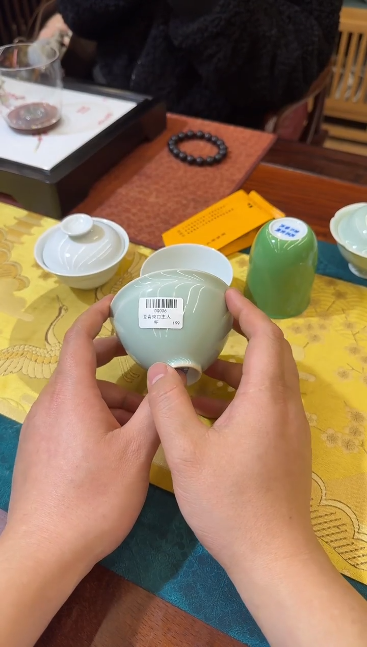 豆青束口鸡心杯豆青束口鸡心杯