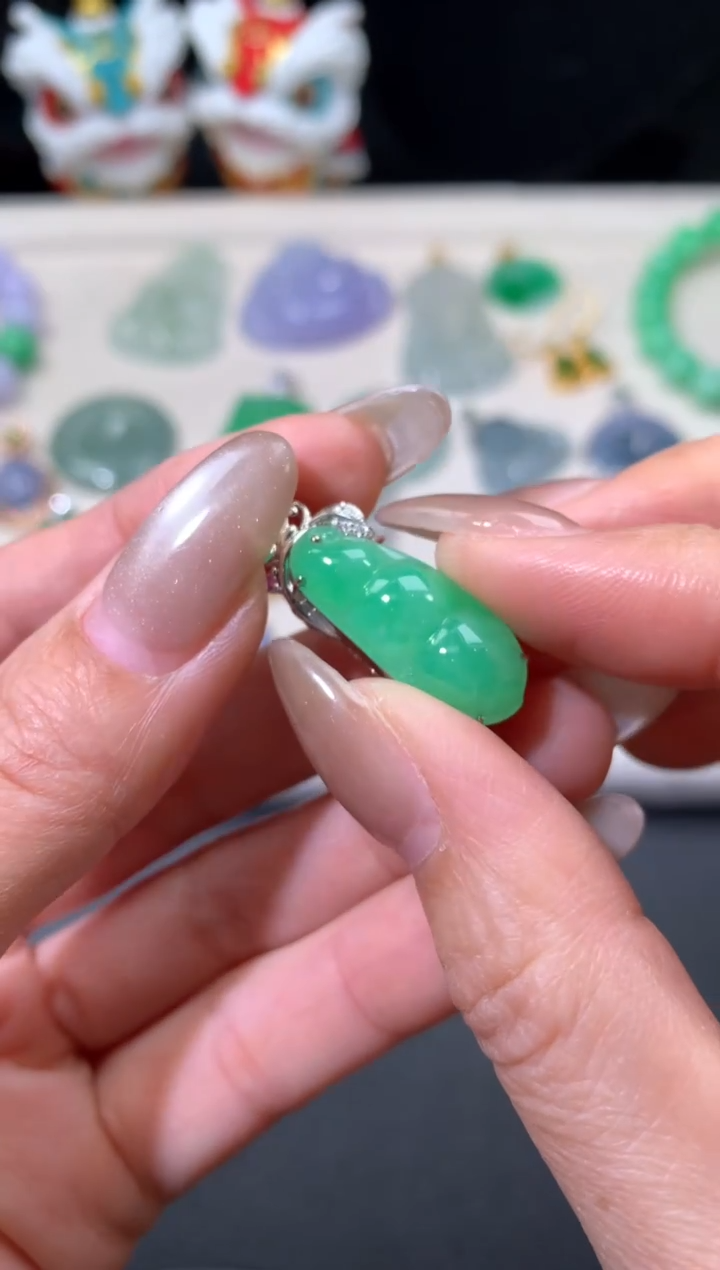 吊坠(不含链)18K金镶嵌翡翠甲**天翡翠