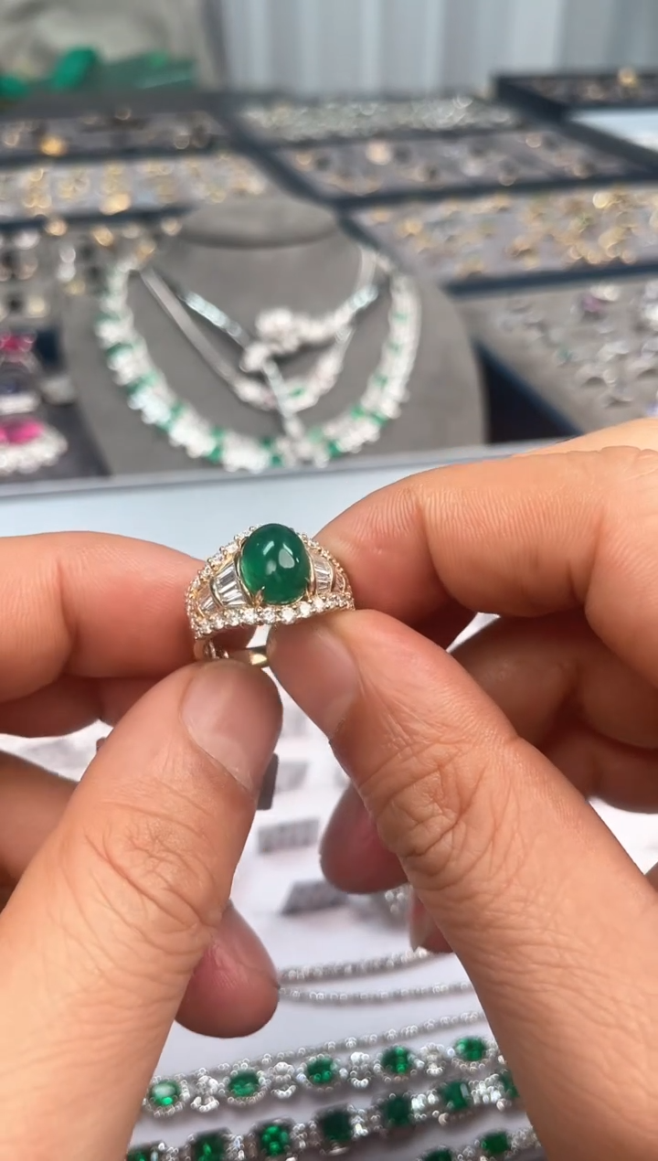 【闪购商品】祖母绿戒指18K金镶嵌3.15ct