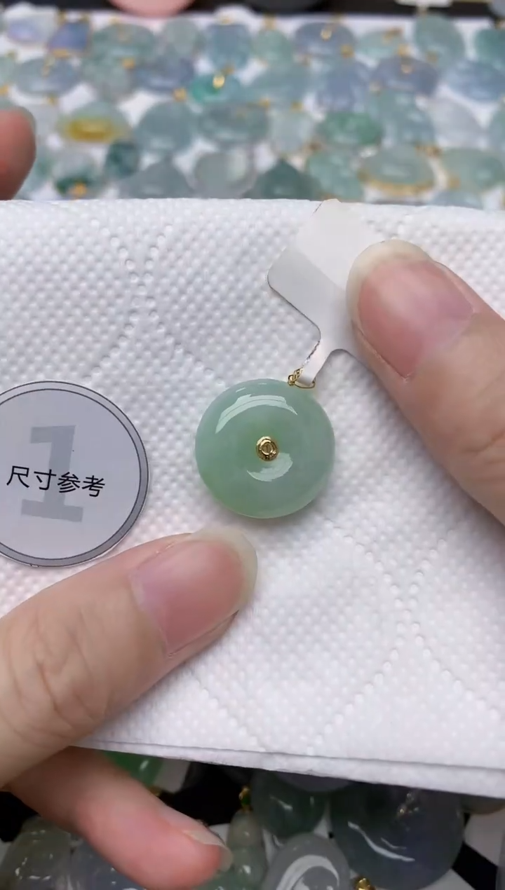翡翠18K金镶嵌颈饰天然A货翡翠