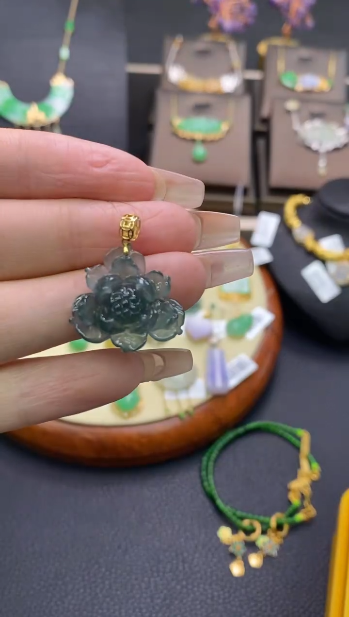 【闪购商品】翡翠颈饰18K金镶嵌净货13135