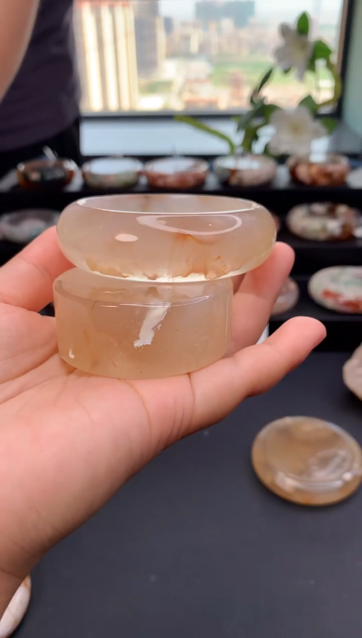 石英质玉手镯未镶嵌赠送镯心（56圈口）无证书