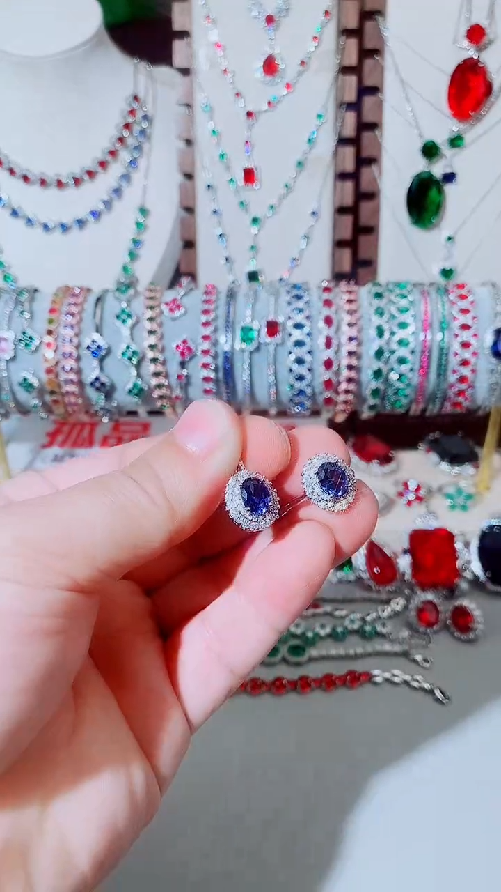 颈饰蓝宝石未镶嵌蓝宝石211