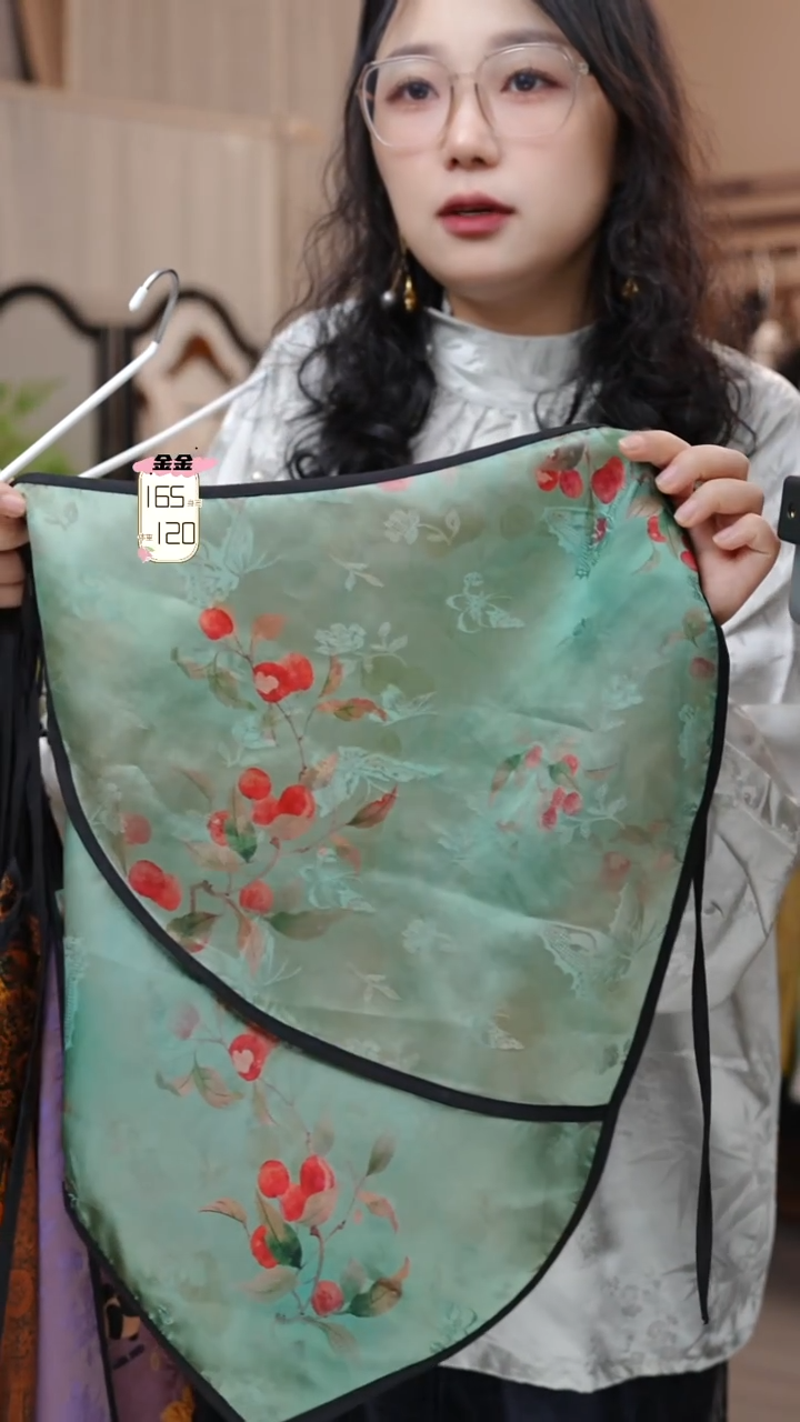 丝绸V***y绿色樱桃肚兜