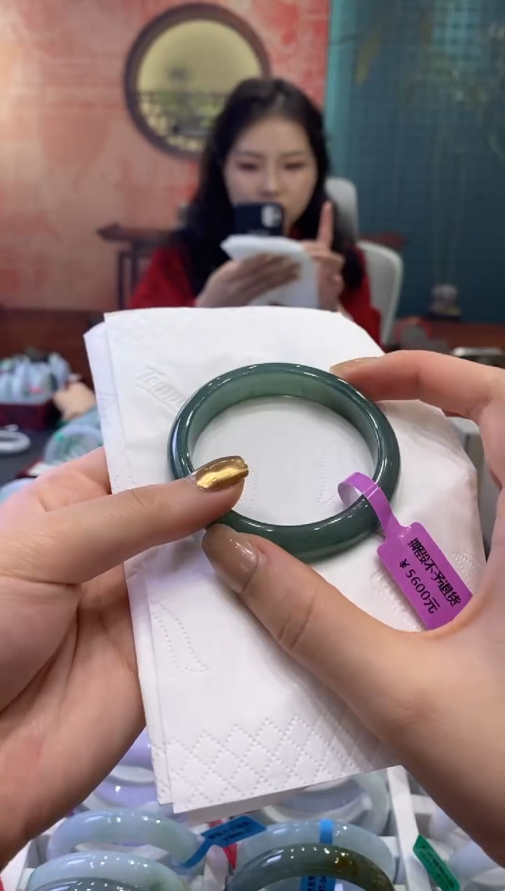 【闪购商品】翡翠手镯未镶嵌多人18632