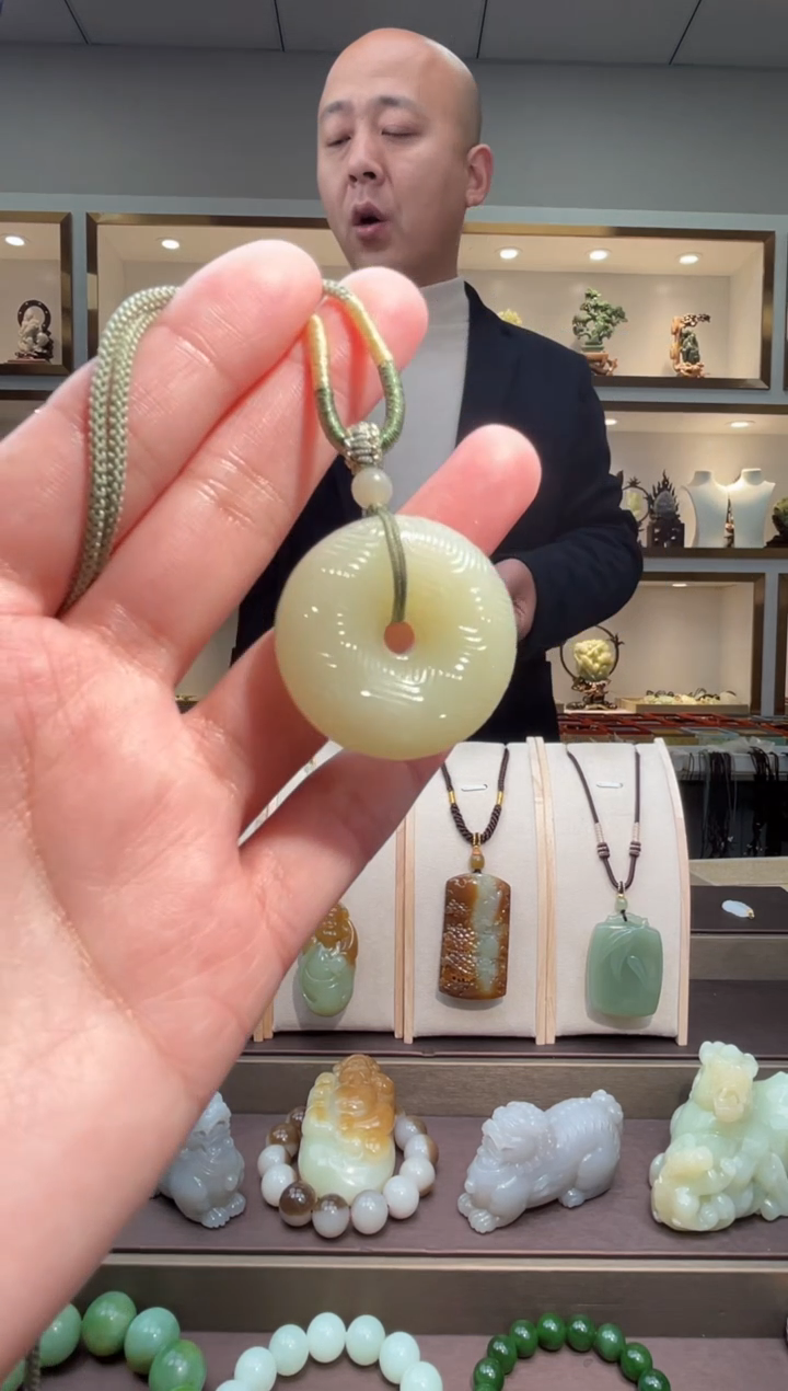 颈饰未镶嵌和田玉苏