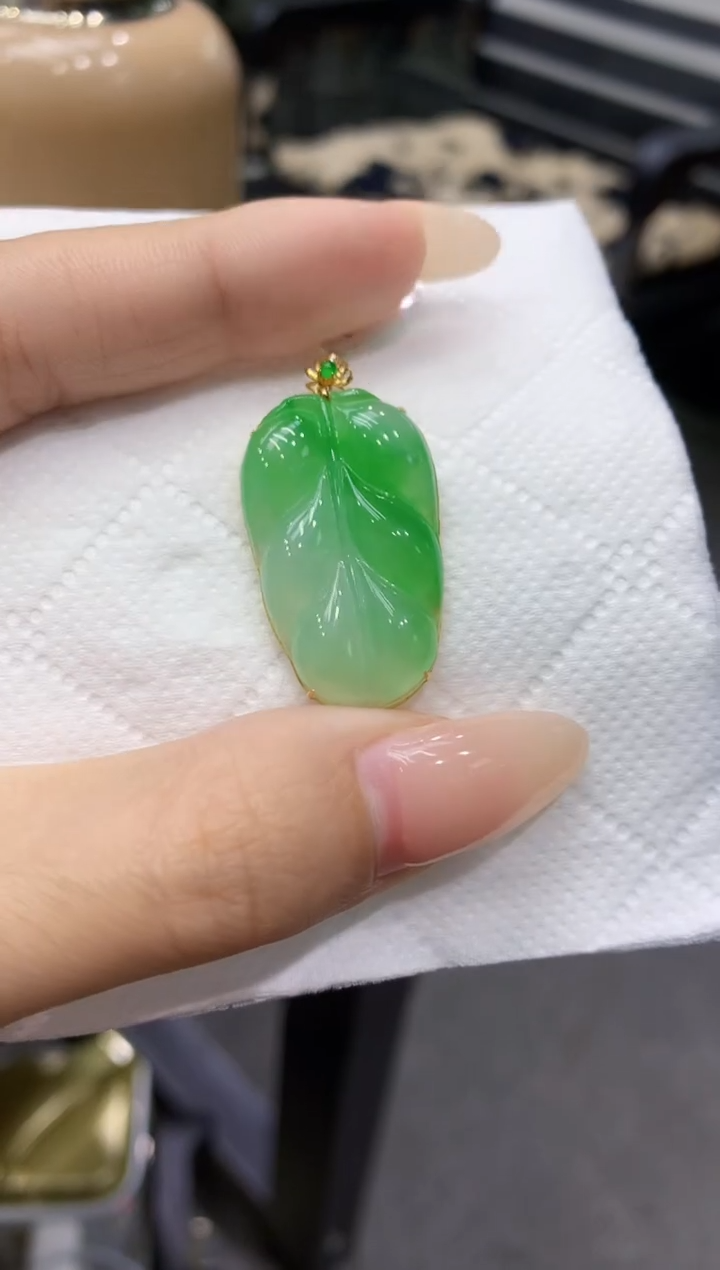 翡翠18K金镶嵌颈饰111111111111