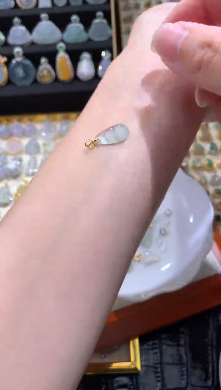 颈饰18K金镶嵌翡翠翡翠