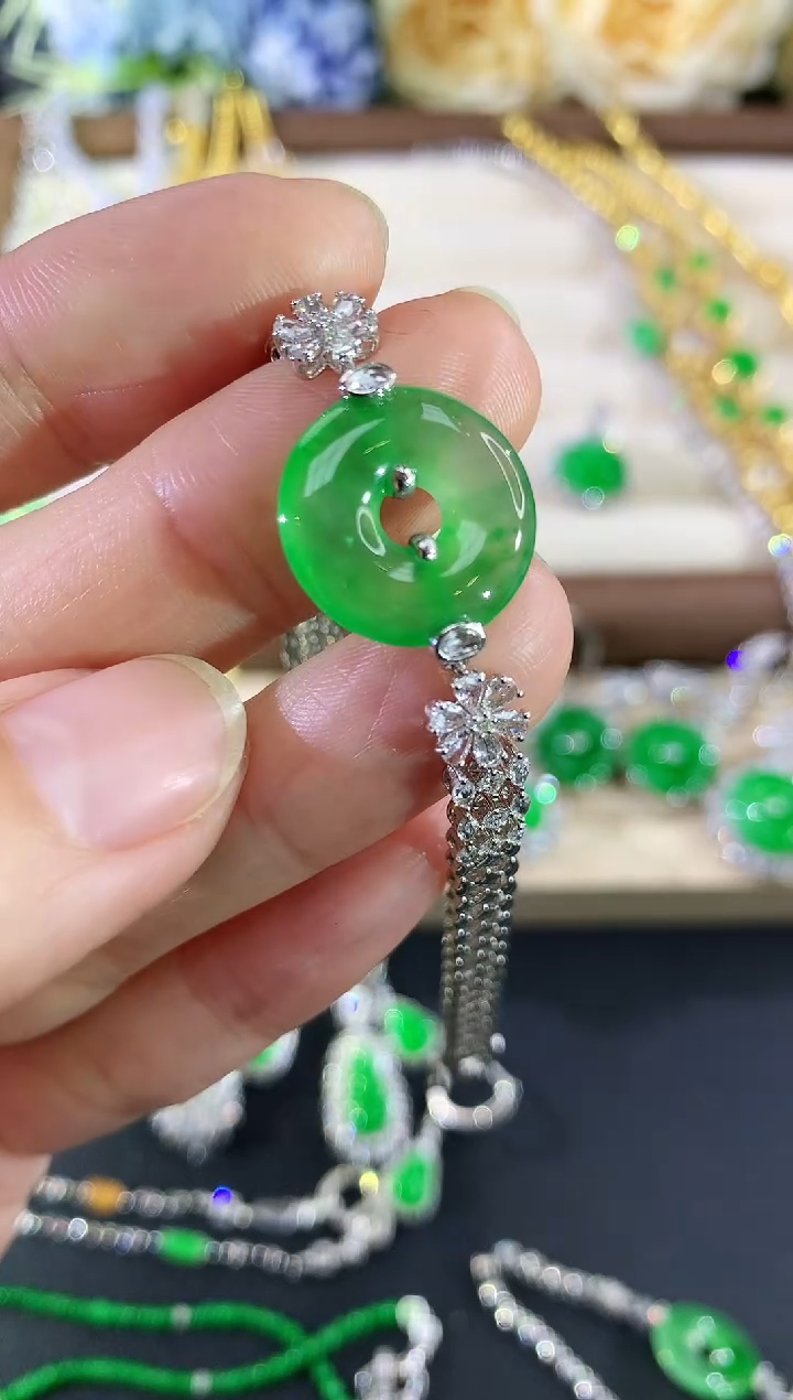 18K金镶嵌手链翡翠嗯*265|42000