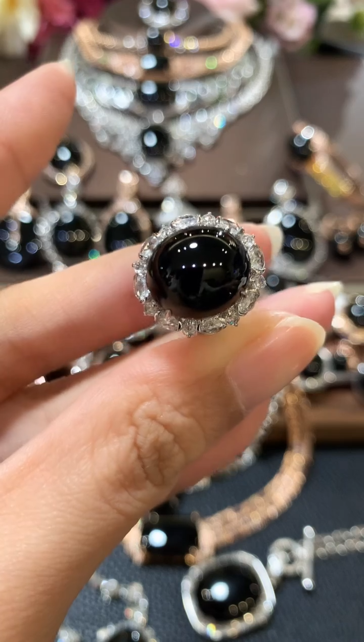 18K金镶嵌戒指翡翠m109  