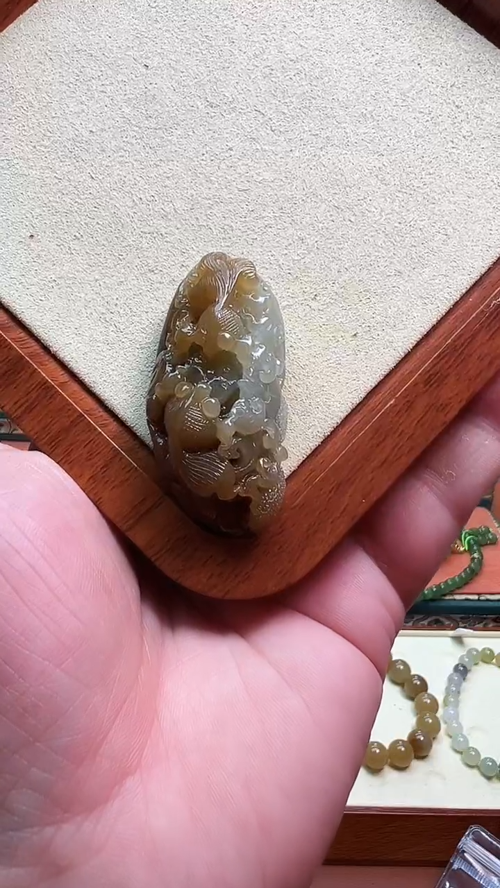 和田玉未镶嵌颈饰且末糖金玉满堂连年有余吊坠