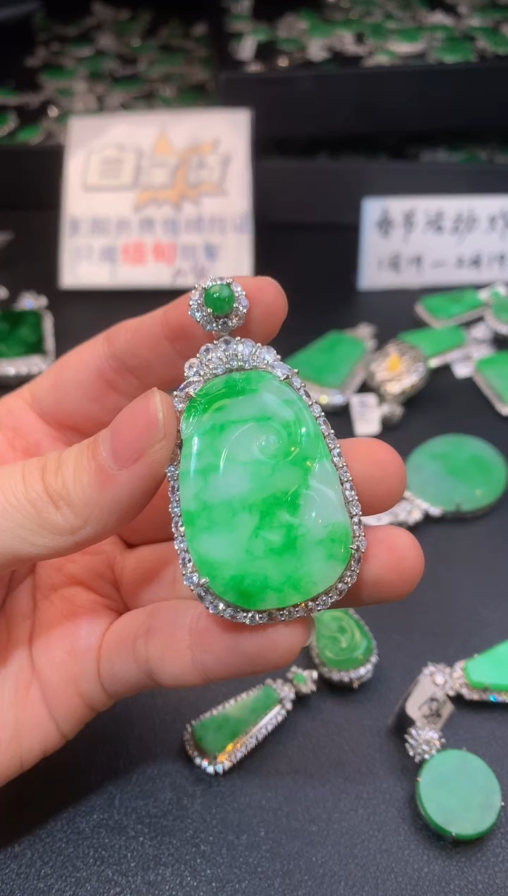 【闪购商品】翡翠颈饰银S925镶嵌翡翠