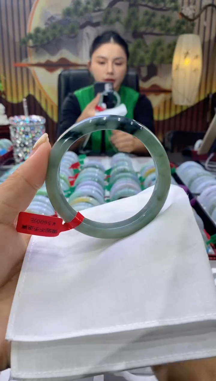 【闪购商品】翡翠未镶嵌手镯多人06050