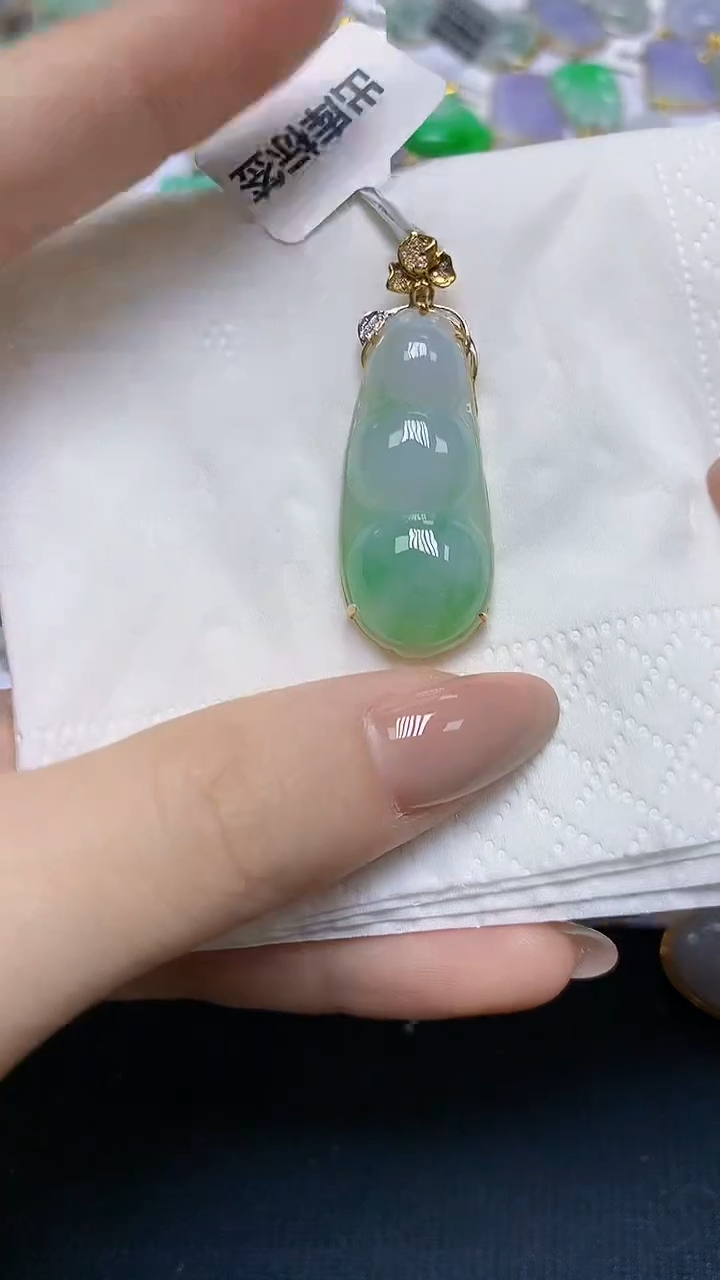 翡翠18K金镶嵌颈饰天然缅甸A货翡翠