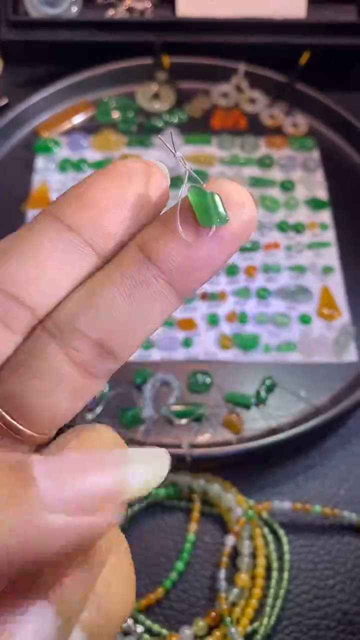翡翠挂件未镶嵌珠子