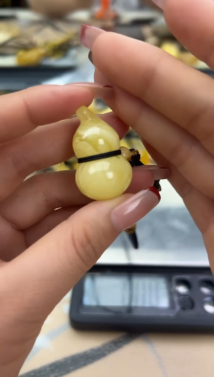 【闪购商品】琥珀裸石未镶嵌蜜蜡吊坠