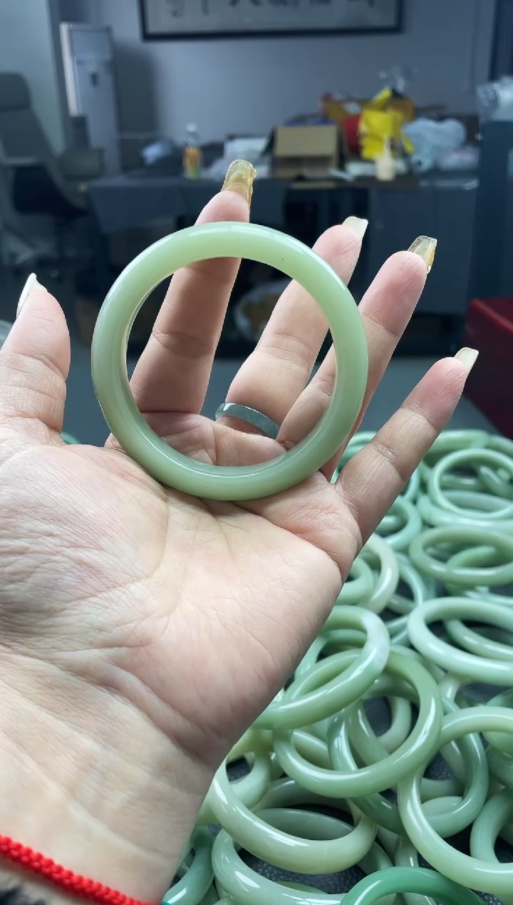 未镶嵌密玉绿镯子密玉（石英质玉）叶**元 叶蒙