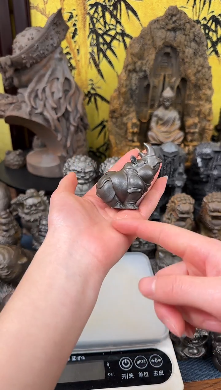 铁精致潮玩摆件小犀牛