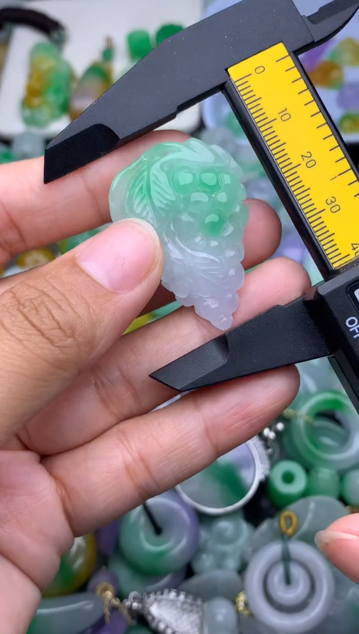 颈饰未镶嵌翡翠天然缅甸翡翠吊坠