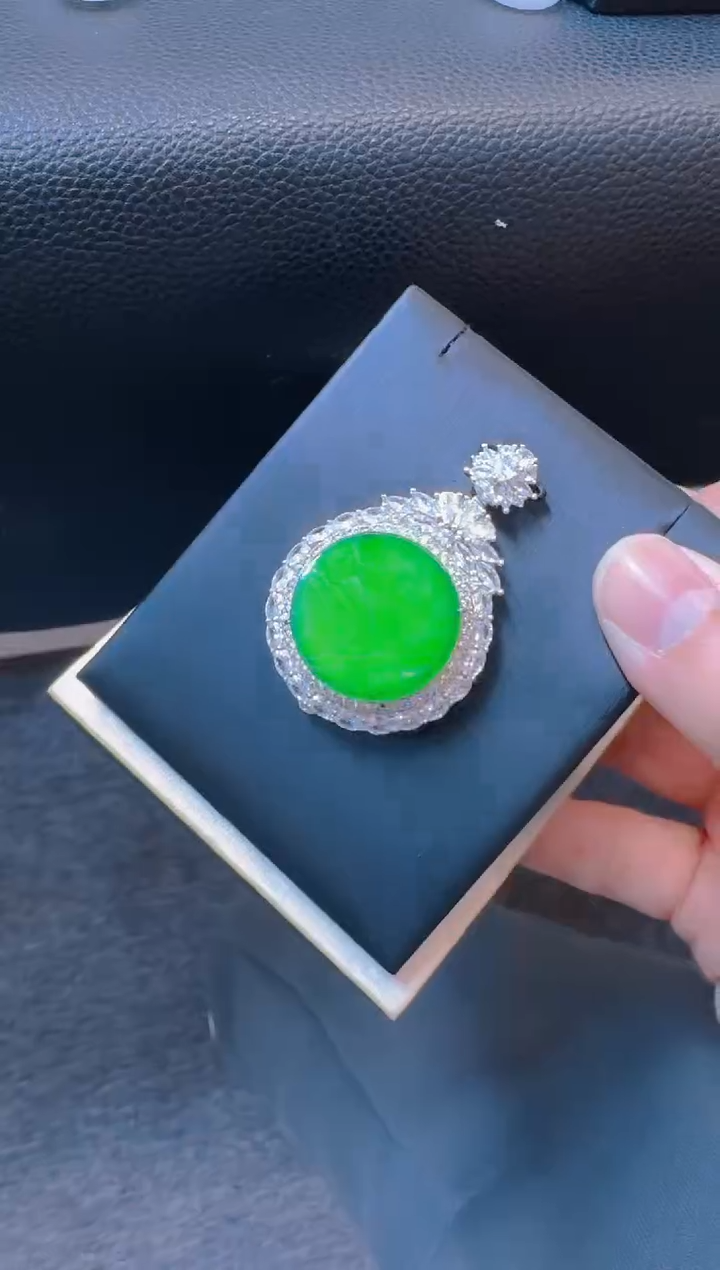 【闪购商品】翡翠吊坠(赠链)银S925镶嵌天然A货翡翠