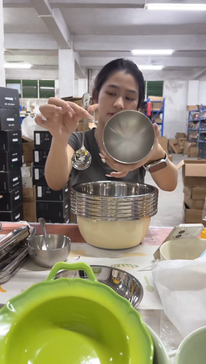 直播间秒杀清仓微瑕产品，可能当过样品拍照