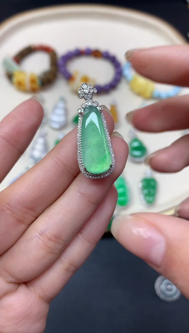 【闪购商品】翡翠吊坠(不含链)18K金镶嵌吊坠A96|8800