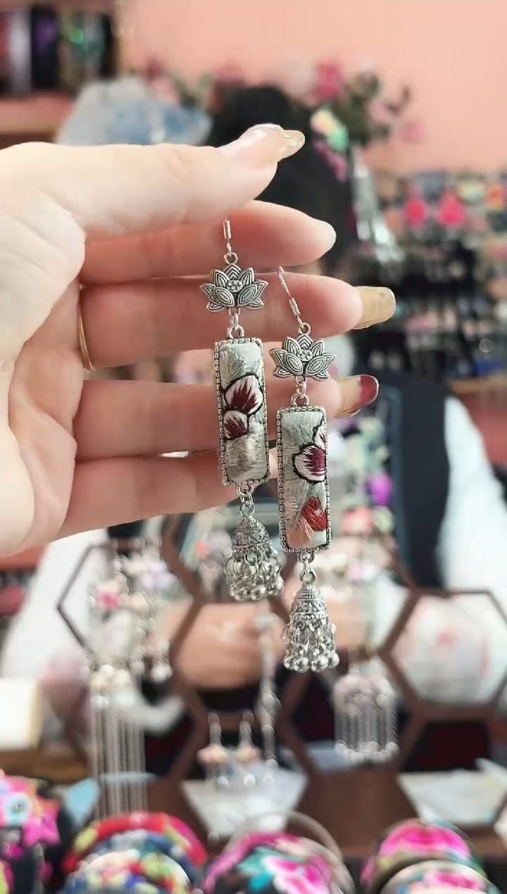 艺枝独绣手工饰品386