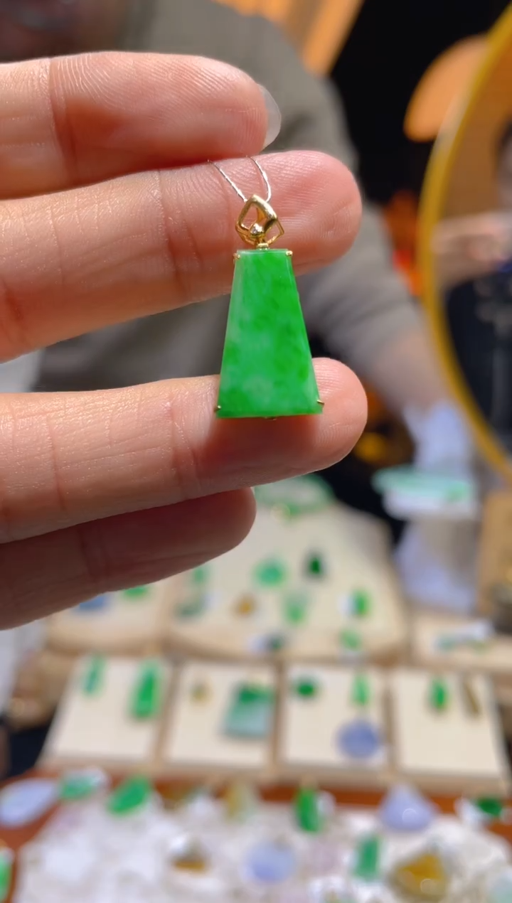 【闪购商品】翡翠颈饰18K金镶嵌假一赔三