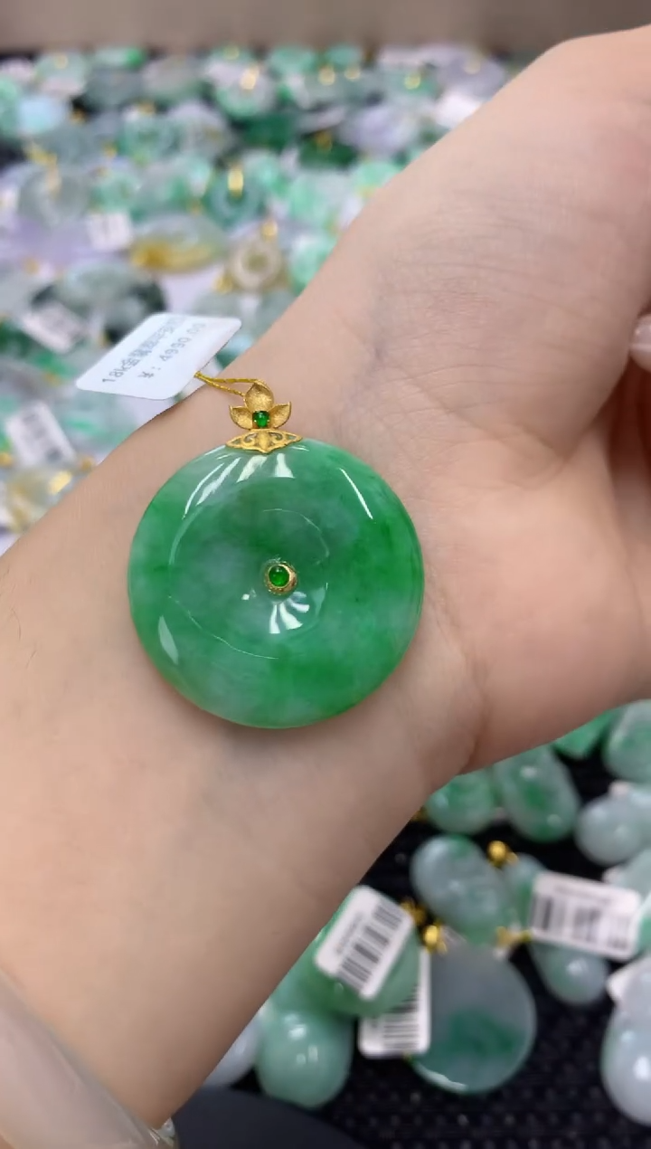 翡翠18K金镶嵌颈饰天然缅甸翡翠A货