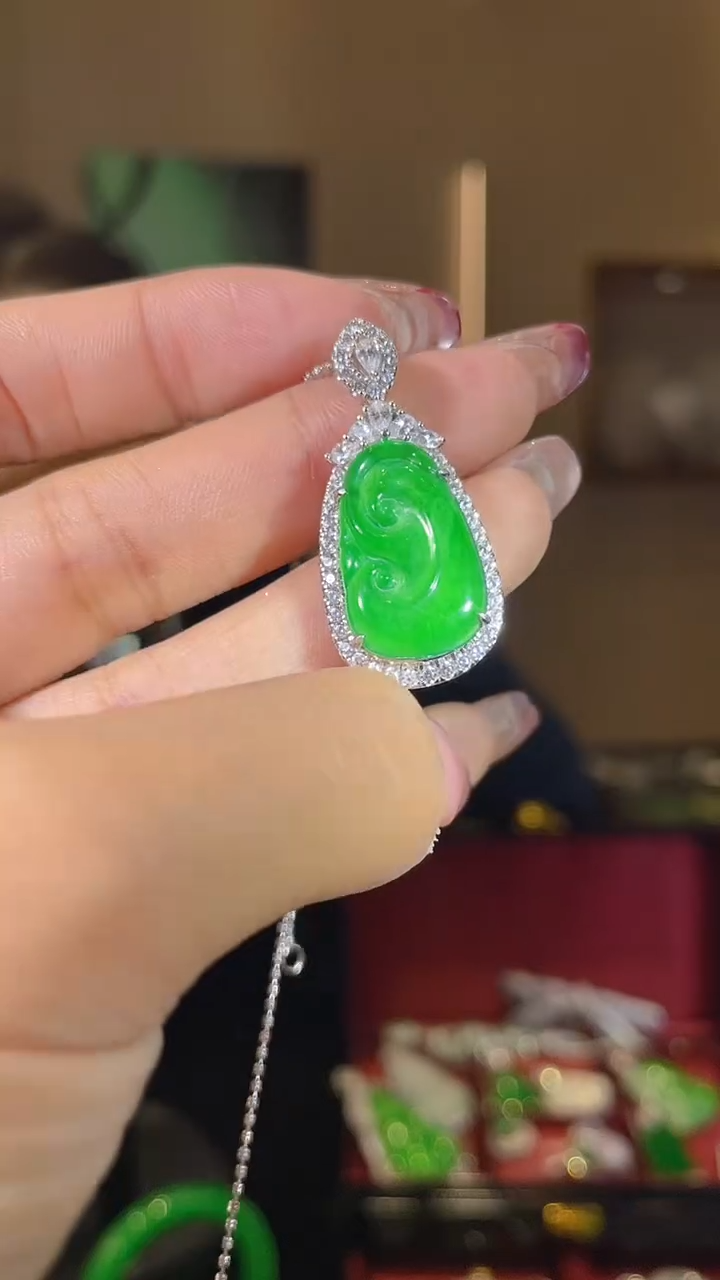 【闪购商品】翡翠吊坠(不含链)银S925镶嵌天然翡翠A货