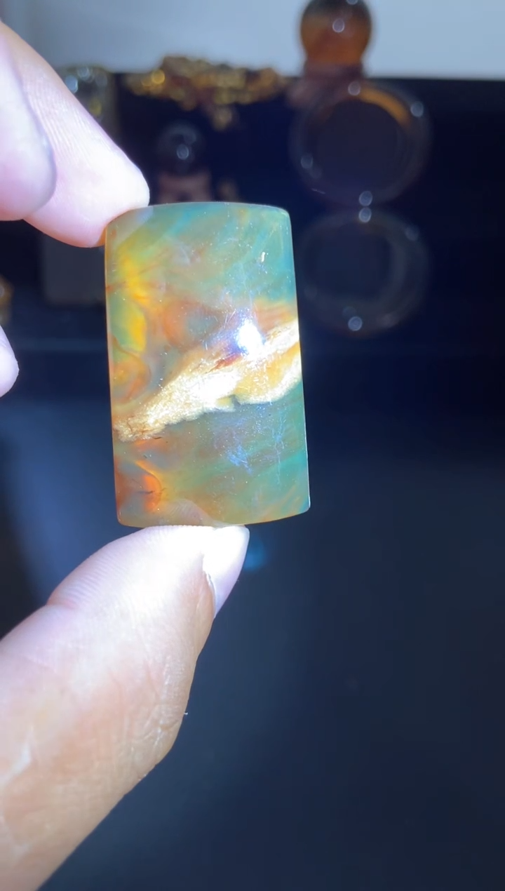琥珀颈饰未镶嵌方牌