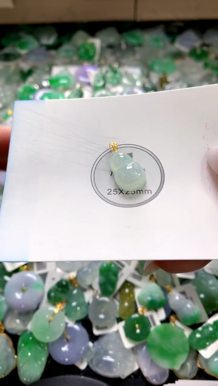 颈饰18K金镶嵌翡翠1111111111111111