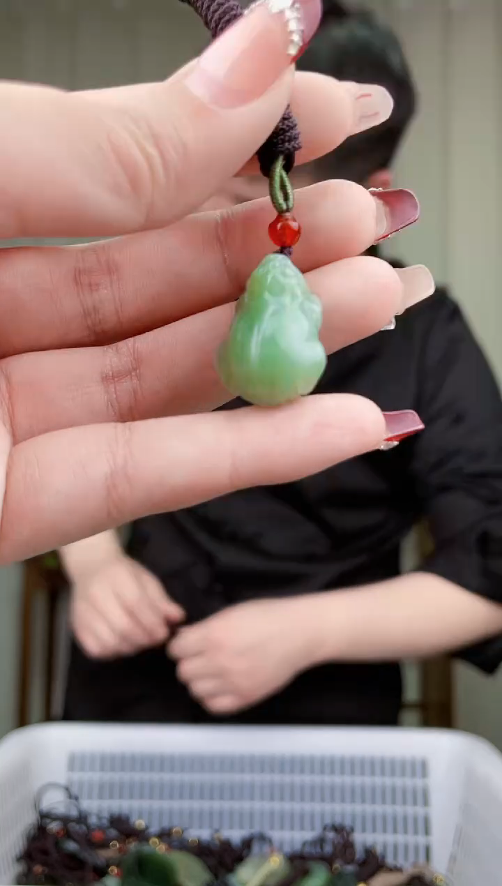 【闪购商品】和田玉挂件未镶嵌拍一发一，多样性发货！