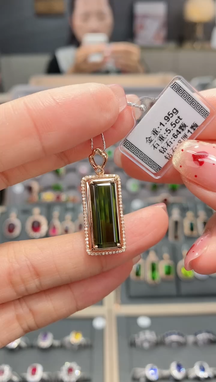 【闪购商品】碧玺颈饰18K金镶嵌5.5  