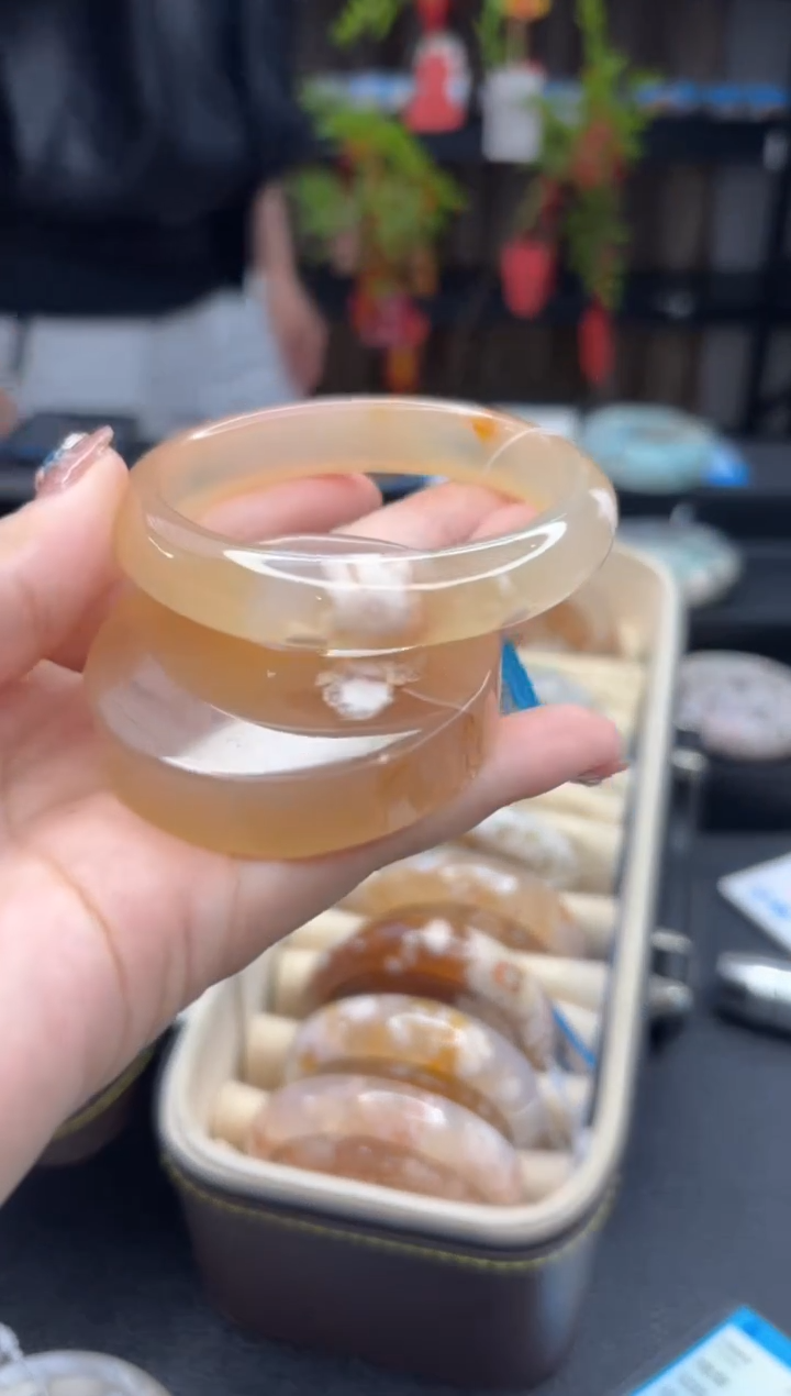 【闪购商品】石英质玉手镯未镶嵌91（53圈赠送镯心）