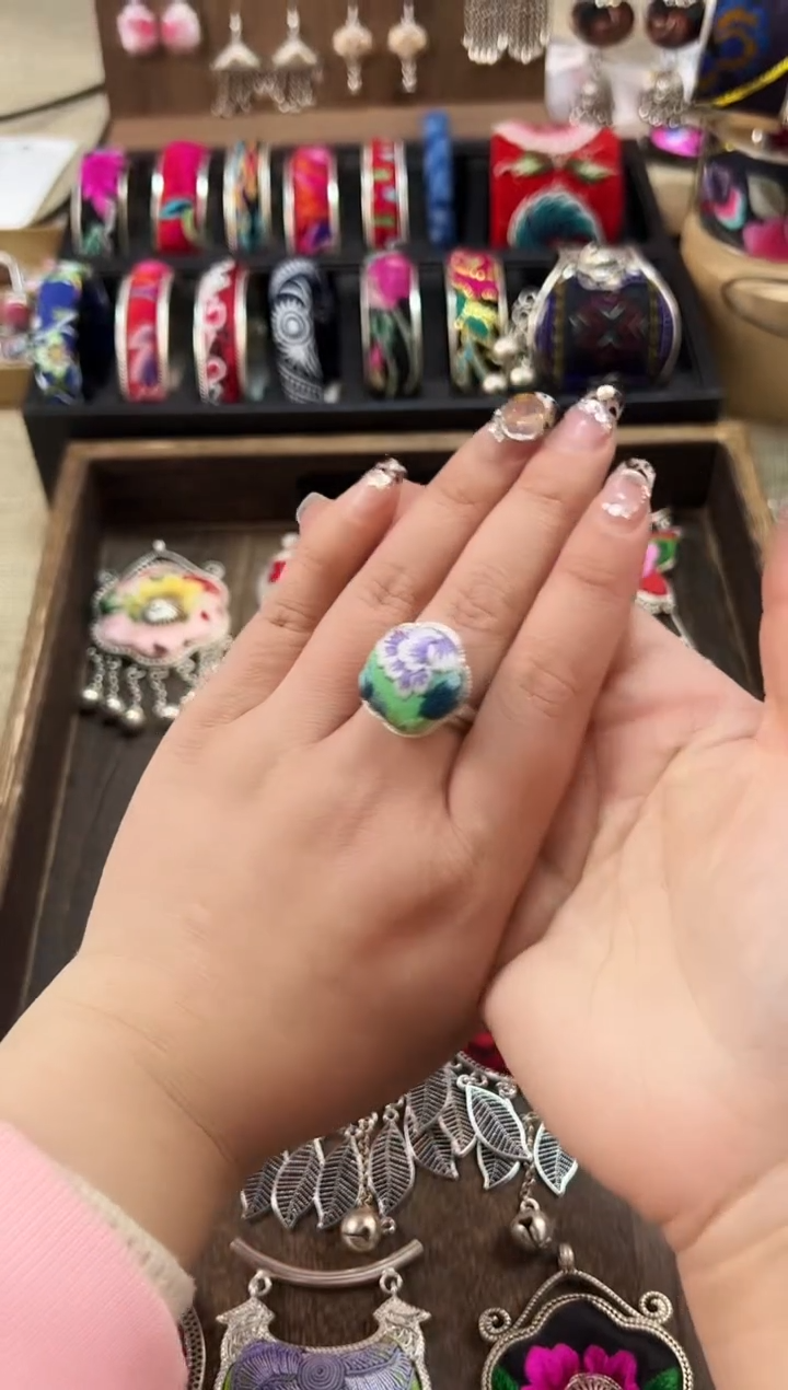 【闪购商品】织绣民族风老绣饰品213