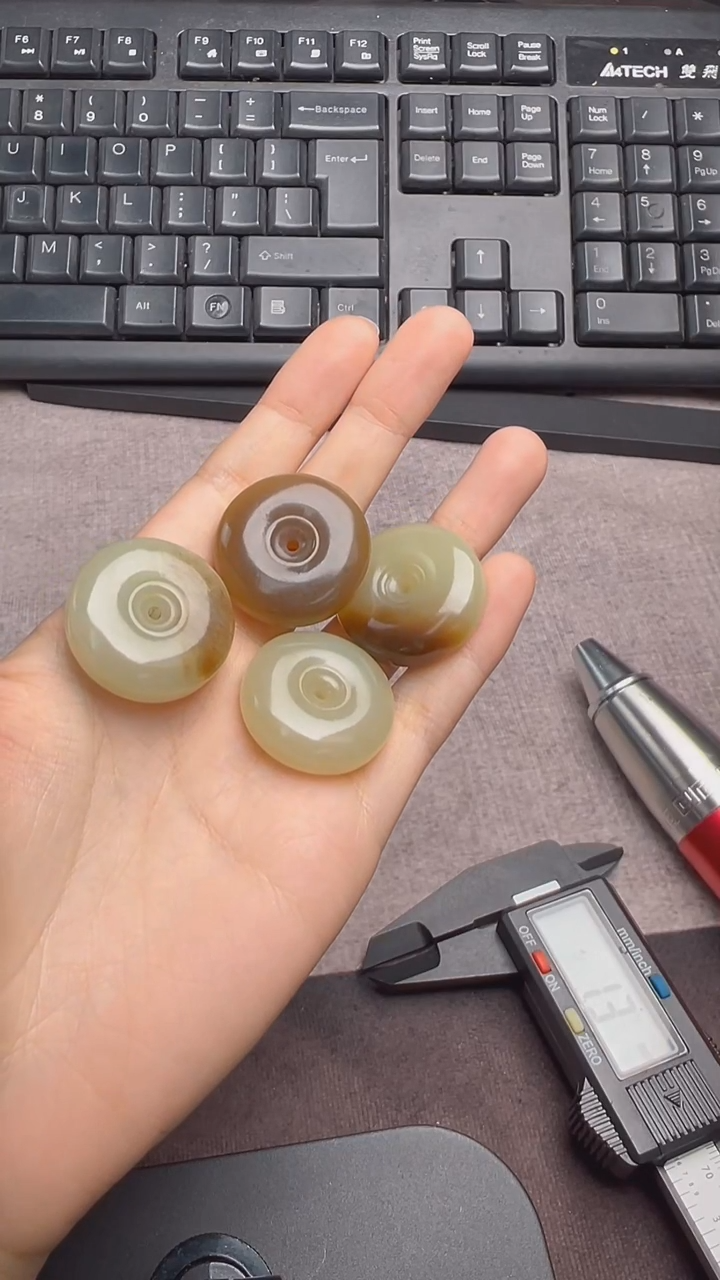 吊坠(不含链)未镶嵌和田玉且末带糖平安扣多样性发一