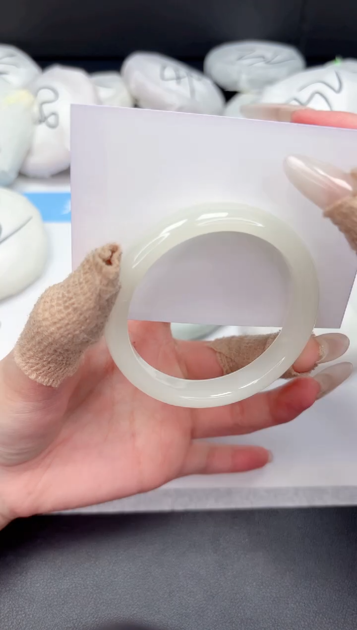 【闪购商品】石英质玉手镯未镶嵌171-53.3