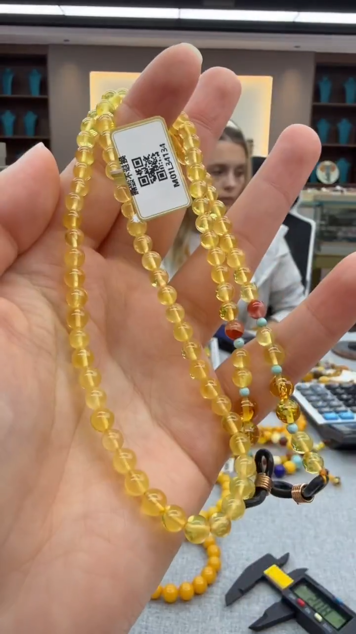 琥珀颈饰未镶嵌382秒拍号 假一罚三