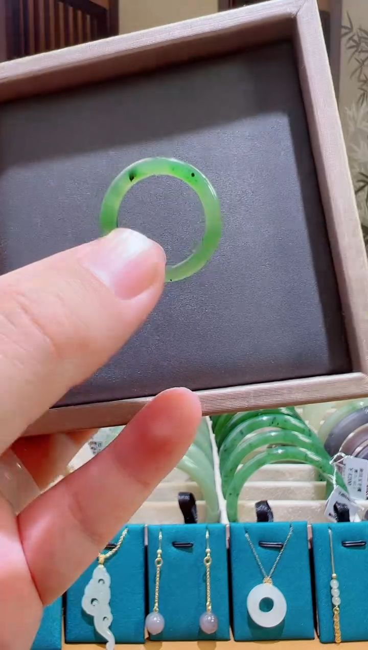 未镶嵌戒指和田玉碧玉18