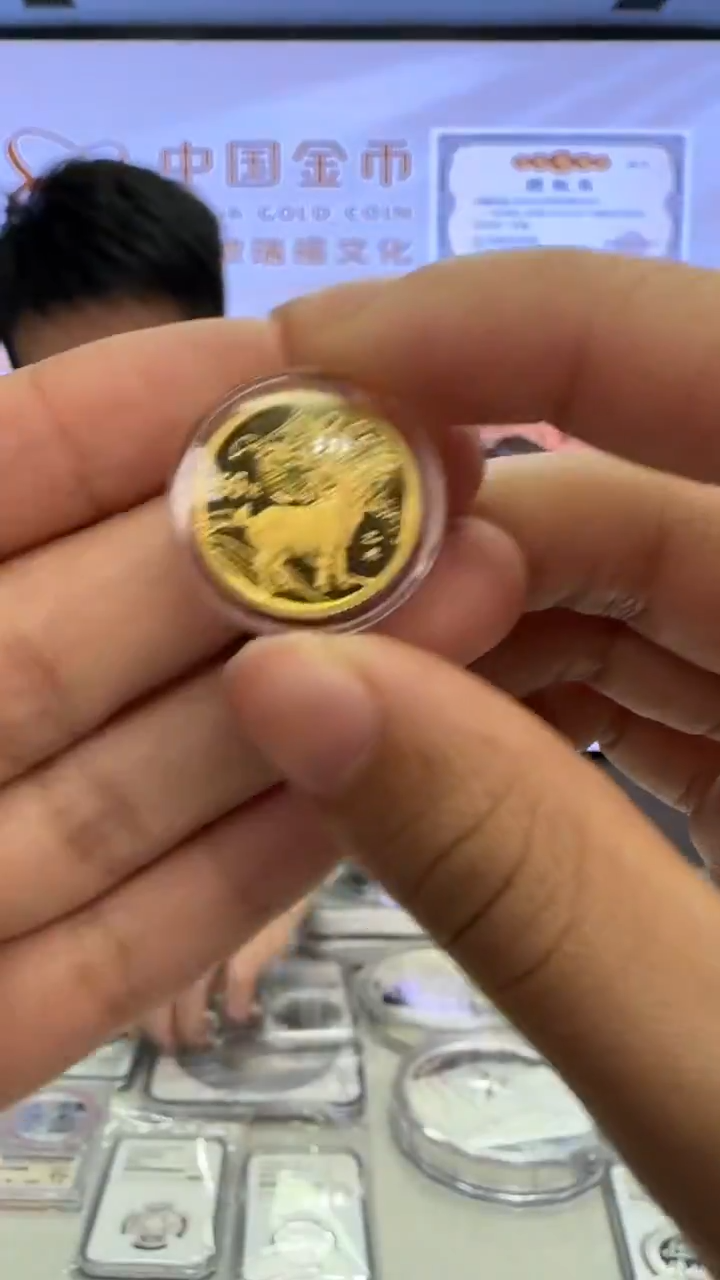 纯金2015年1/10盎司本金羊带证配盒配吊坠